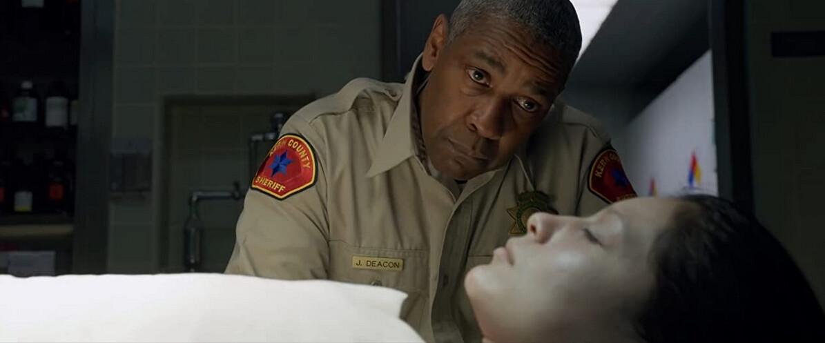 Joe "Deke" Deacon (Denzel Washington) talking to a dead girl in the morgue, in "The Little Things." (Warner Bros.)