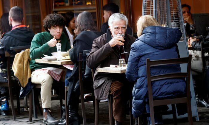 Italians Flock Back to Coffee Bars as COVID-19 Restrictions Eased