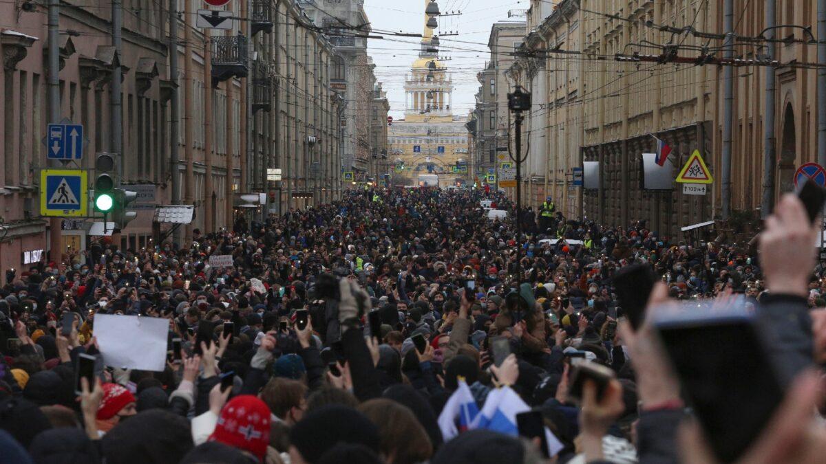 People attend a protest against the jailing of opposition leader Alexei Navalny in St. Petersburg, Russia, on Jan. 31, 2021. (Valentin Egorshin/AP Photo)