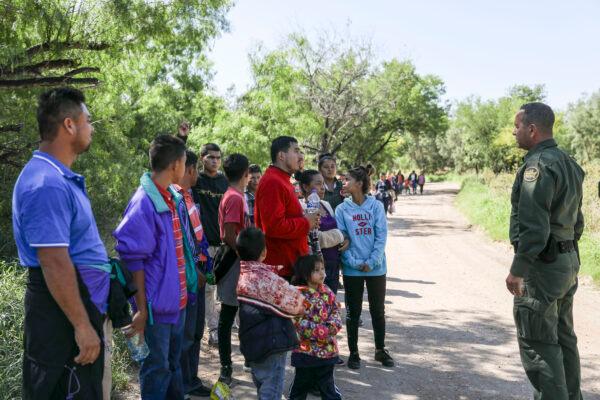 Border Patrol agent Carlos Ruiz apprehends dozens of illegal aliens who have just crossed the Rio Grande from Mexico near McAllen, Texas, on April 18, 2019. (Charlotte Cuthbertson/The Epoch Times)