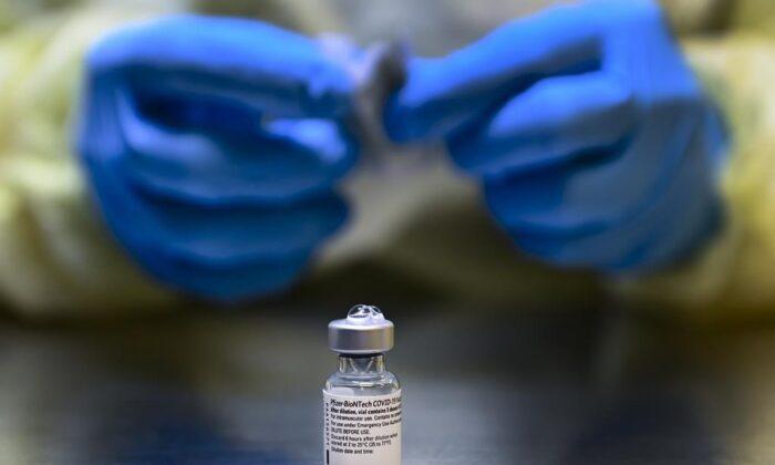Canada Signs Deal With Novavax to Make Its COVID-19 Vaccine at New Montreal Facility
