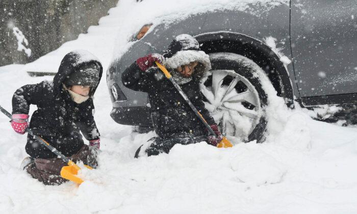 Sprawling Winter Storm Hits More of Northeast, Dumping Snow