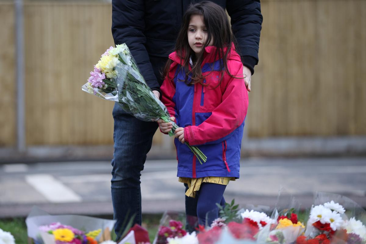 With Tears and Flowers, Britain Mourns ‘Hero’ Captain Tom Moore