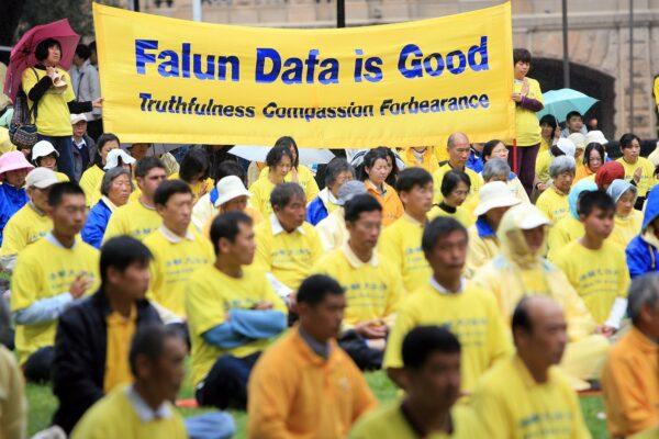 Falun Gong practitioners hold a silent demonstration in Belmore Park during the Asia Pacific Economic Cooperation forum (APEC) in Sydney, Australia on Sept. 7, 2007 . (Robb Cox/Getty Images)