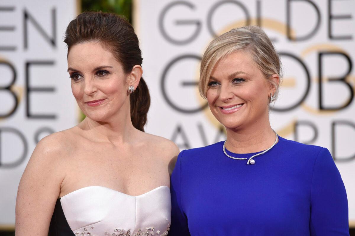 Tina Fey (L) and Amy Poehler arrive at the 72nd annual Golden Globe Awards in Beverly Hills, Calif., on Jan. 11, 2015. (John Shearer/Invision/AP)