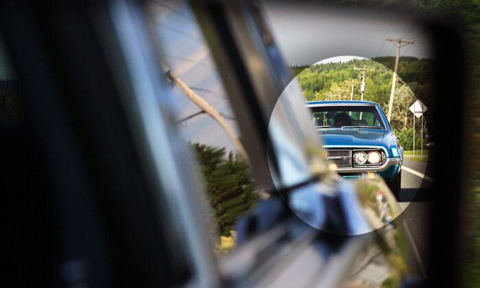 5 Ways to Find Out if You’re Being Followed in Your Car, According to Quora Blogger Ian Howe