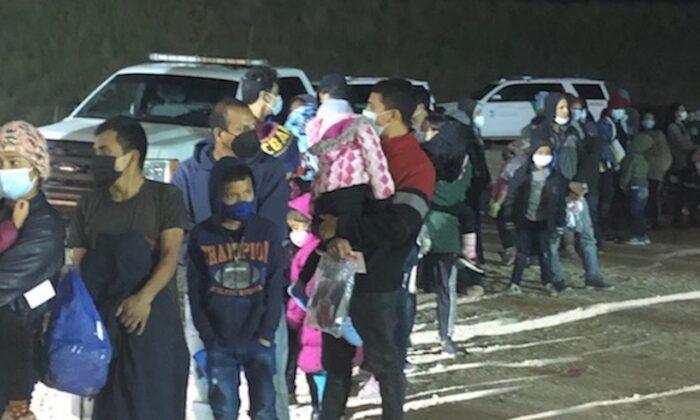 253 Illegal Aliens Arrested Within an Hour at Texas Border
