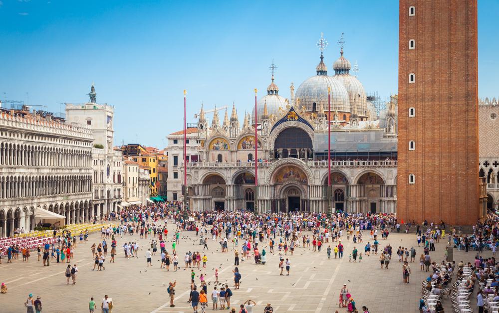 St. Mark’s Square with St. Mark’s Basilica and, to the right, St. Mark’s Campanile (bell tower). (Paolo Gallo/Shutterstock.com)