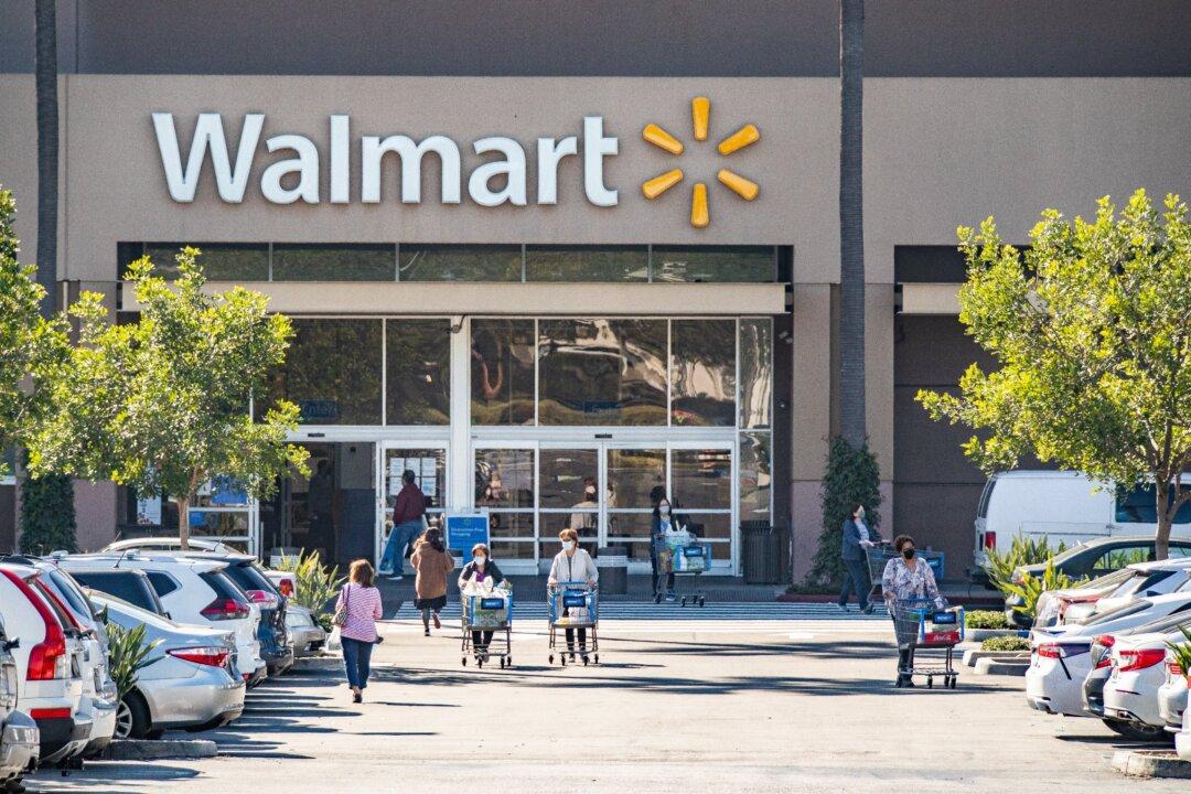 Walmart To Give 740,000 US Store Workers Free Samsung Phones