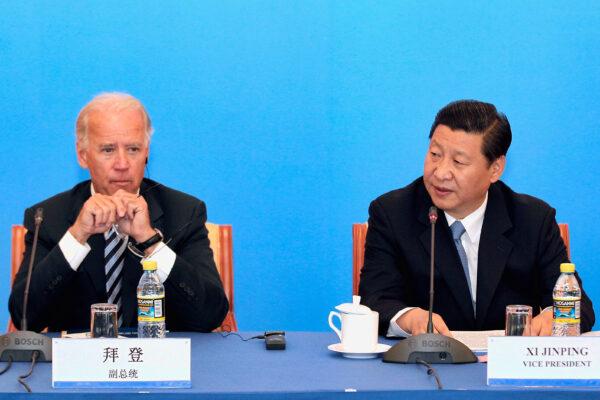 Chinese Vice Chair Xi Jinping (R) and U.S. Vice President Joe Biden speak with Chinese business leaders at the Beijing Hotel in Beijing, on Aug. 19, 2011. (Lintao Zhang/Getty Images)