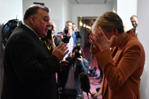 Member for Hughes Craig Kelly and Member for Sydney Tanya Plibersek argue in the Media Gallery at Parliament House in Canberra, Australia, on Feb. 3, 2021. (Sam Mooy/Getty Images)
