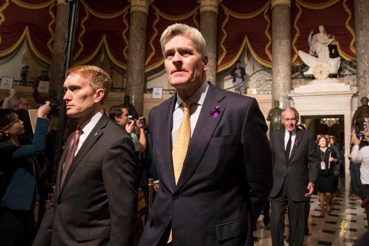 (L-R) Sen. James Lankford (R-Okla.) and Sen. Bill Cassidy (R-La.) in the Statuary Hall of the Capitol building on the way to attending the State of the Union in Washington on Jan. 30, 2018. (Samira Bouaou/The Epoch Times)