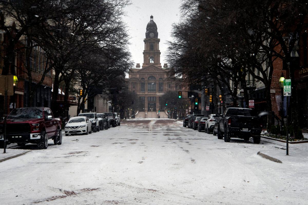 Snow is shown along Main Street near the Tarrant County Courthouse in Fort Worth, Texas, on Feb. 14, 2021. (Yffy Yassifor/Star-Telegram via AP)