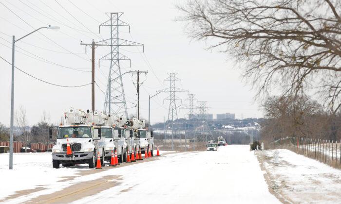 Texas Winter Storm Power Outages Prompt Bitter Fight Between Fossil Fuel, Clean Energy Advocates