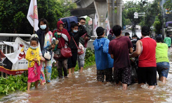 Indonesian Capital Slammed by Monsoon Floods, More Than 1,000 Forced To Evacuate
