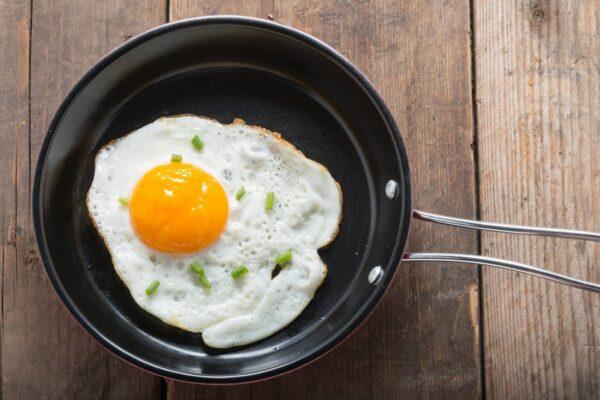 Nothing beats the crispy, lacy edges that can only come from cracking an egg into a hot, oily skillet and frying it—which is why fried eggs star in my twist on the classic. (shutterstock/inewsfoto)