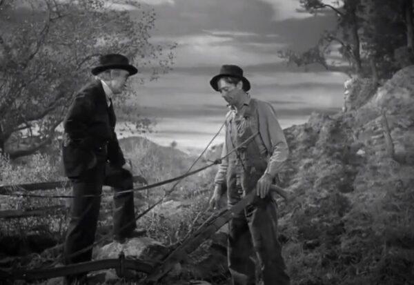 Pastor Rosier Pile (Walter Brennan, L) chats with Alvin York (Gary Cooper), in “Sergeant York.” (Warner Bros.)