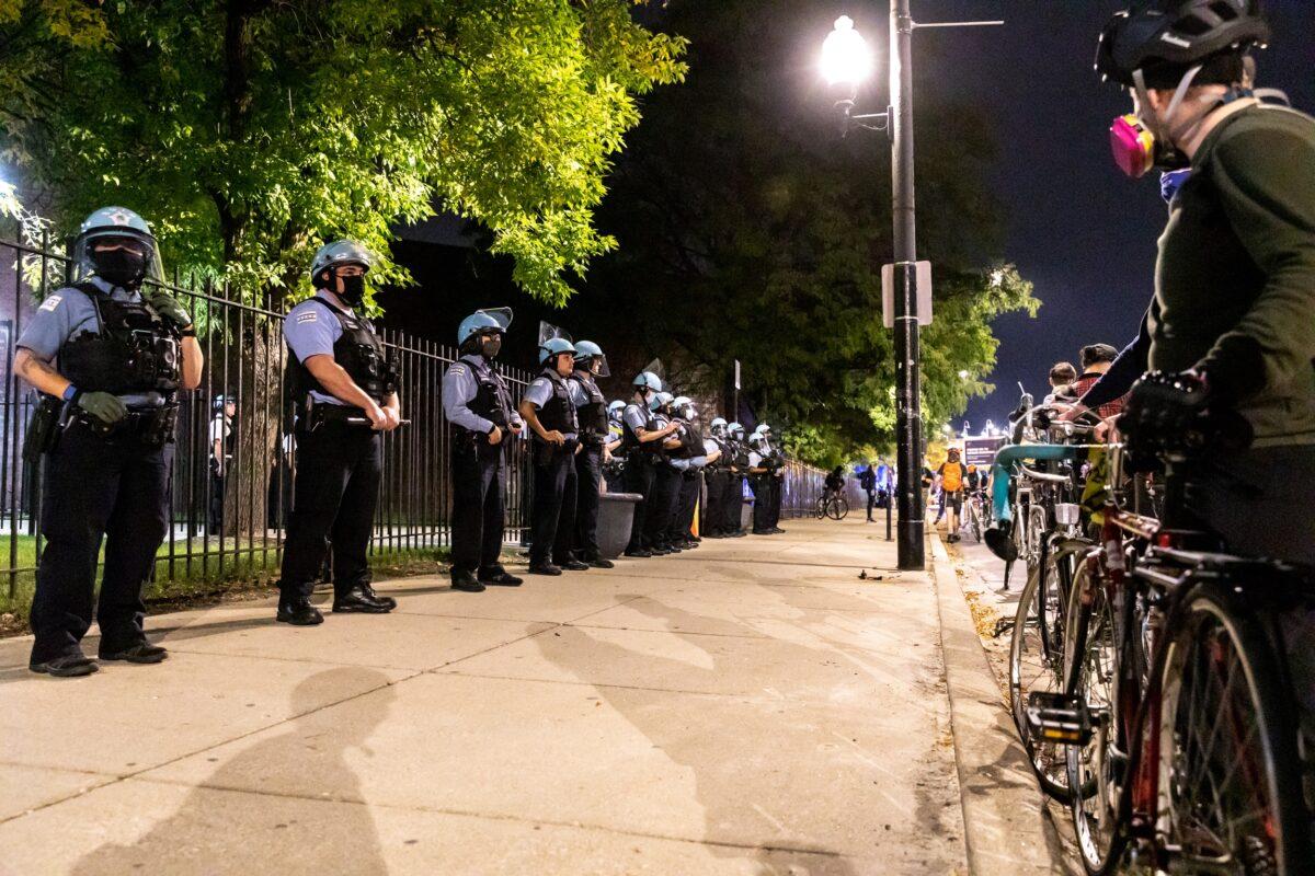 Police officers line the sidewalks during a demonstration in Chicago on Sept. 23, 2020. (Natasha Moustache/Getty Images)