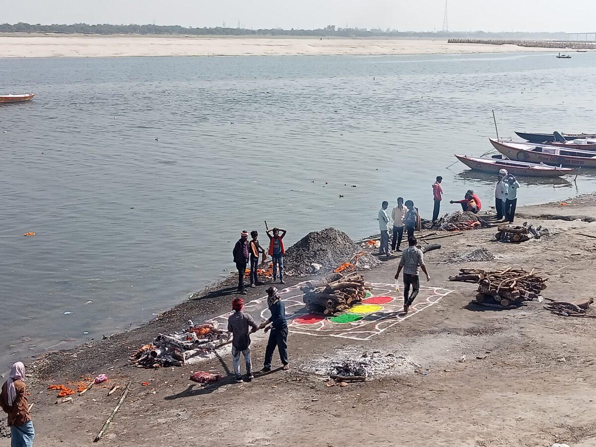 A pyre burns while a few others get ready on the Harish Chandra ghat (bank) of the Ganges in the ancient city of Kashi on Feb. 18, 2021. (Venus Upadhayaya/Epoch Times)