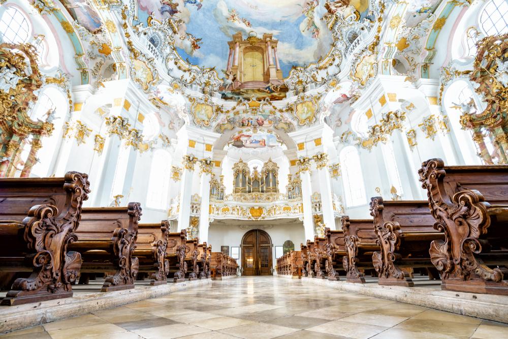 The light and airy interior of the church offers a gracious place for contemplation and prayer. (Pabkov/Shutterstock)