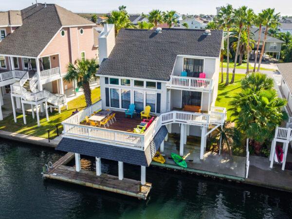 Instead of a hotel for a Texas holiday, a dockside home in Galveston can serve as a family's base of operations. (Courtesy of VRBO)