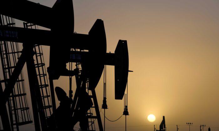 OPEC, US Oil Firms Expect Subdued Shale Rebound Even as Crude Prices Rise