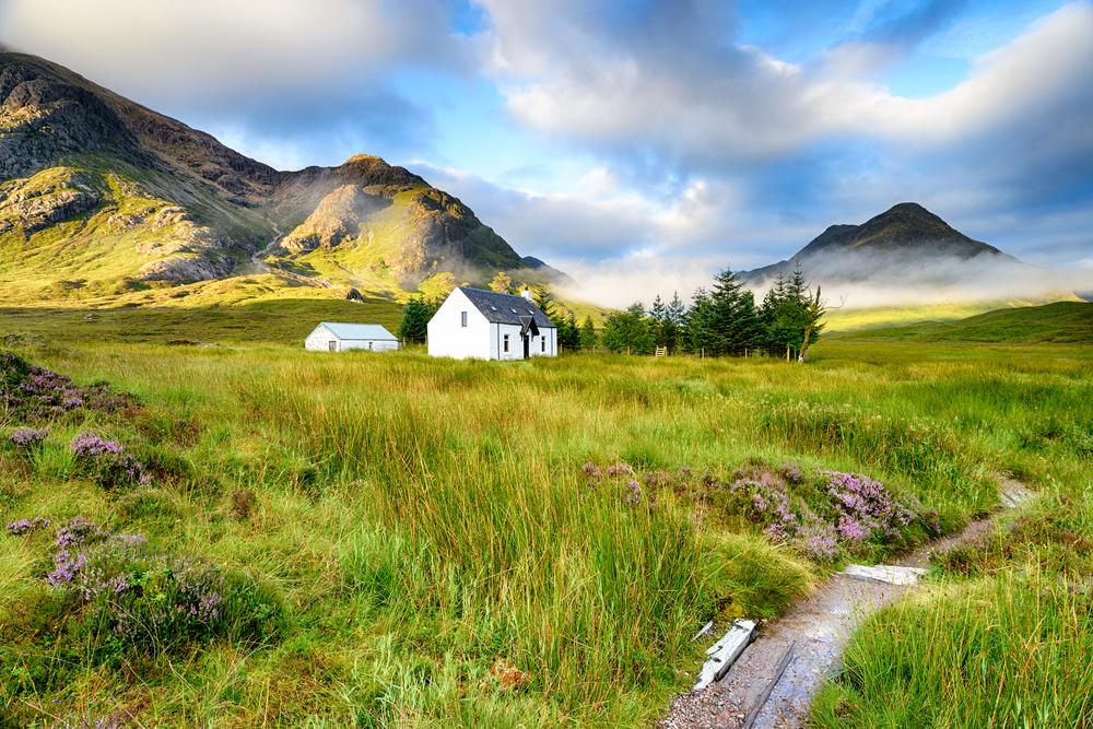 A cottage in Glencoe in the Scottish Highlands. (Helen Hotson/Shutterstock)