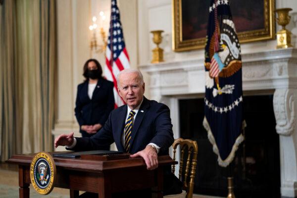 President Joe Biden signs an Executive Order on the economy with Vice President Kamala Harris at the White House in Washington, on Feb. 24, 2021. (Doug Mills-Pool/Getty Images)