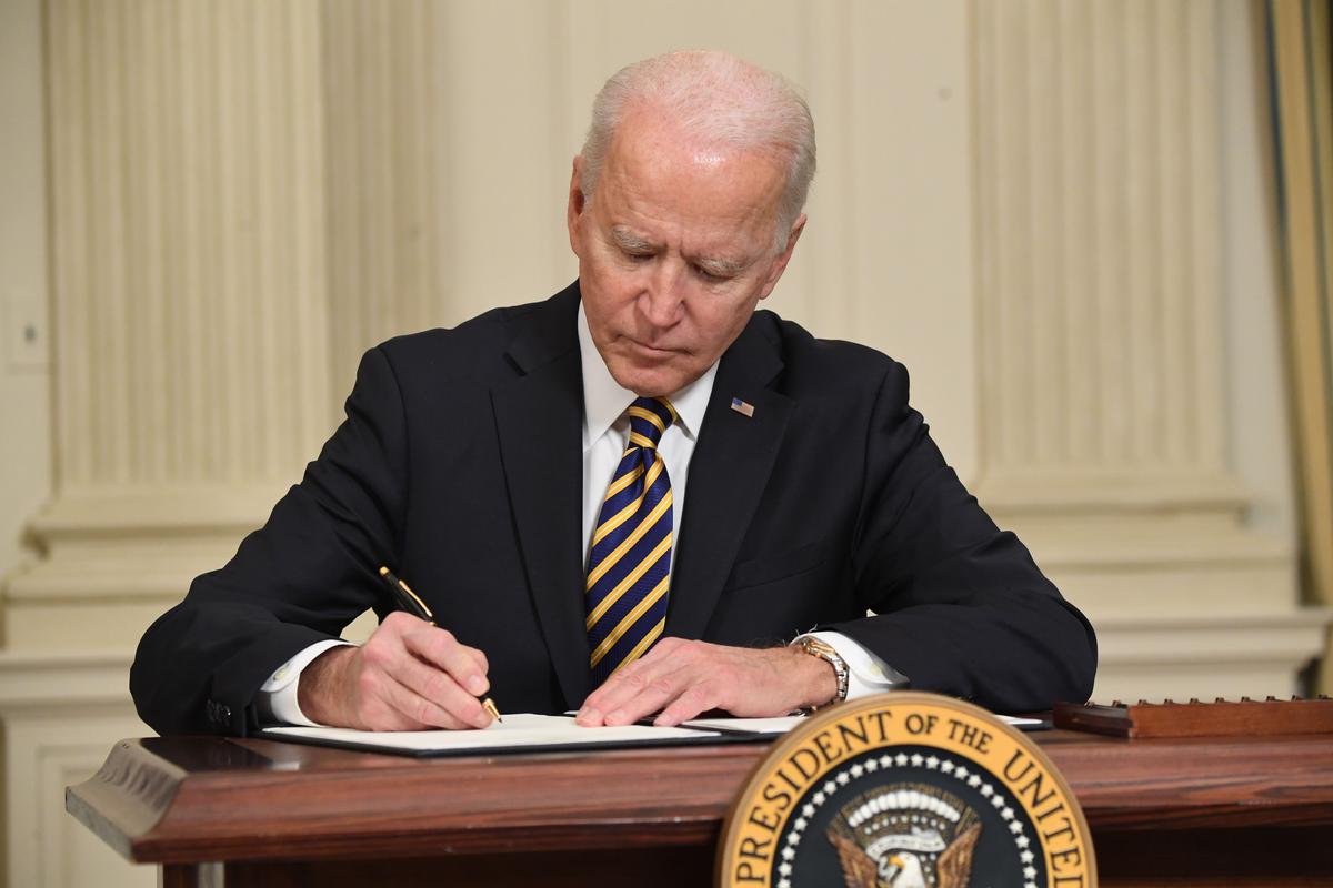 Appeals Court Voids Biden’s $15 Federal Contractor Minimum Wage, Citing Overreach thumbnail
