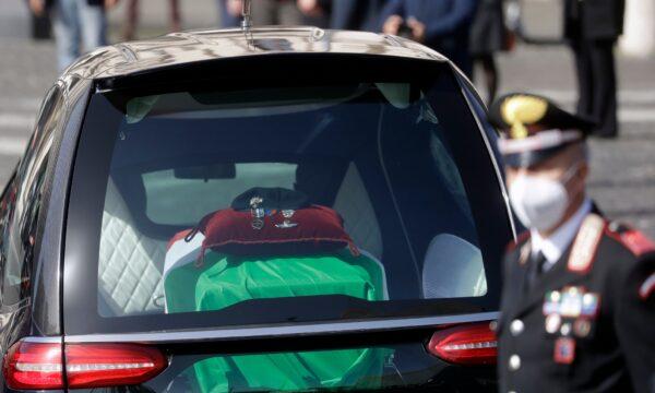The casket of Italian Carabinieri police officer Vittorio Iacovacci, draped in the Italian flag, is driven away at the end of the state funeral for Italian Ambassador to the Democratic Republic of Congo Luca Attanasio and Iacovacci, in Rome, on Feb. 25, 2021. (Andrew Medichini/AP Photo/)