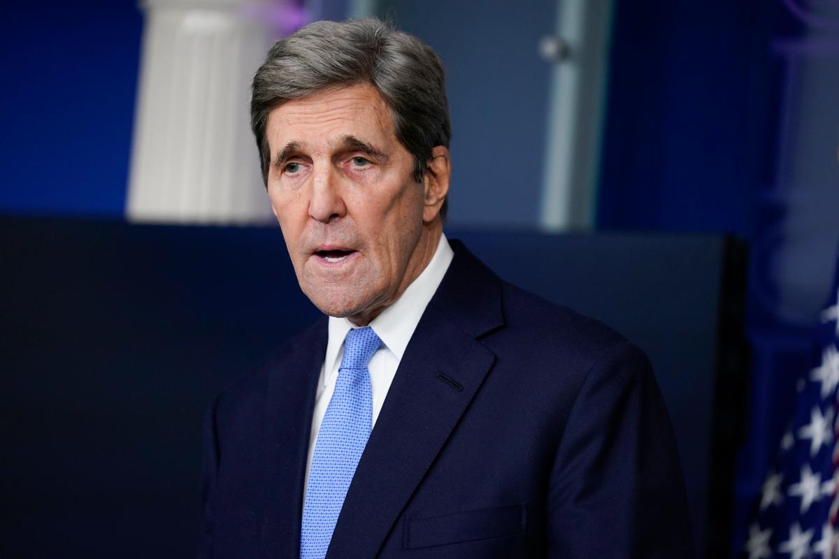 Biden Climate Czar John Kerry Spotted Maskless on Plane