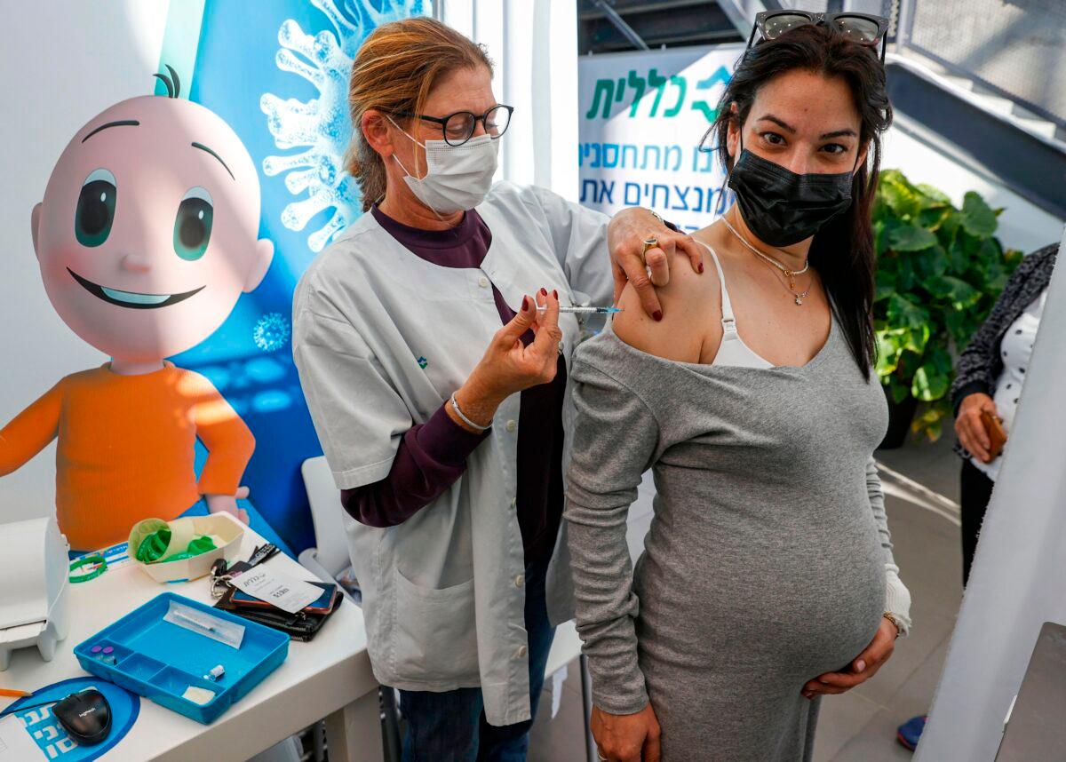 A health worker administers a dose of the Pfizer-BioNtech COVID-19 coronavirus vaccine to a pregnant woman at Clalit Health Services, in Tel Aviv, Israel, on Jan. 23, 2021. (Jack Guez/AFP via Getty Images)