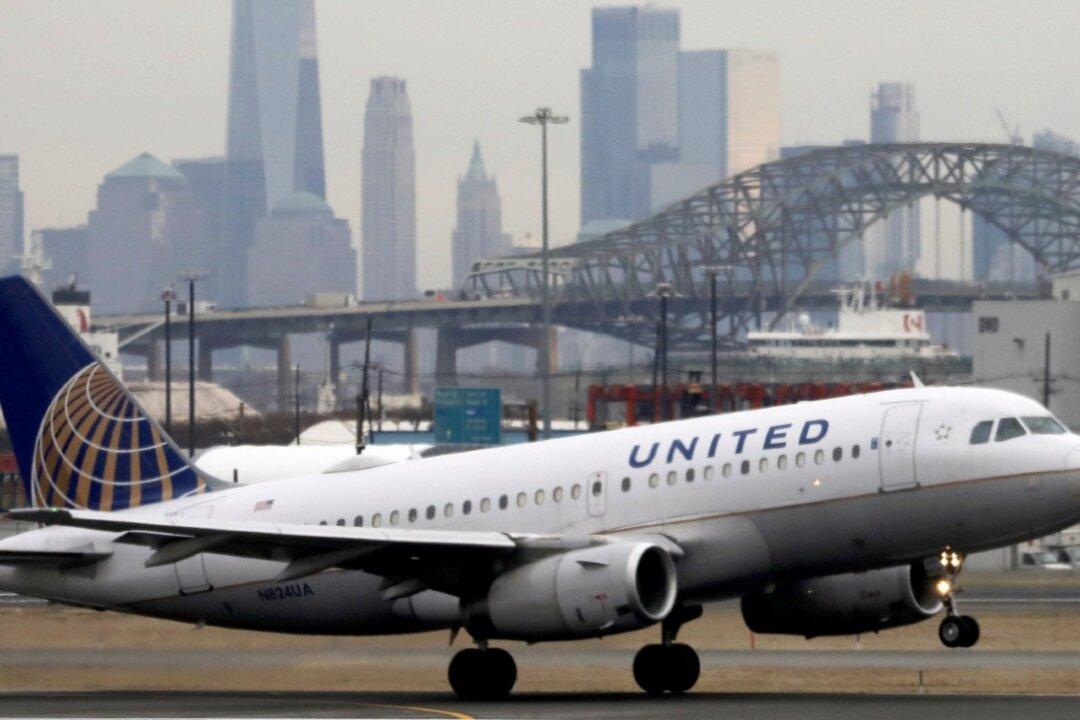 United Airlines to Pay $49.5 Million to Settle US International Mail Contract Probe