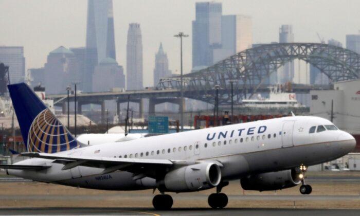 United Airlines to Pay $49.5 Million to Settle US International Mail Contract Probe