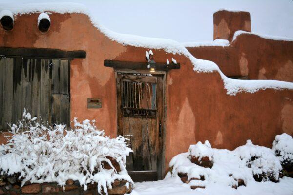 Out of a fairy tale: snow-covered adobe buildings in Santa Fe. (Courtesy of Tourism Santa Fe)