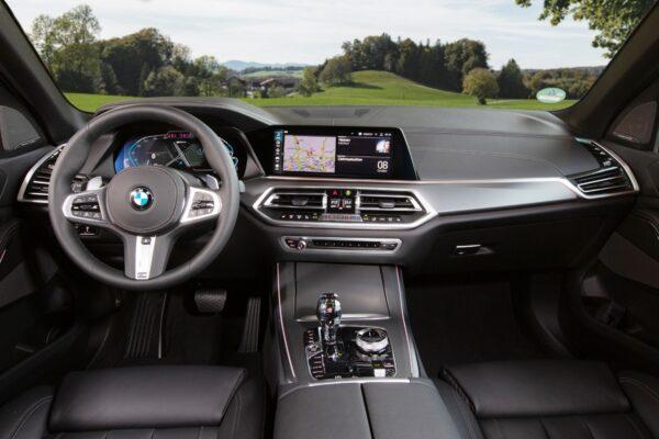 The front dash. (Courtesy of BMW)