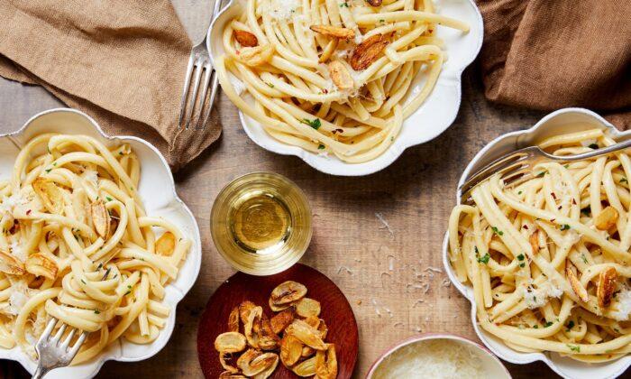 Attention, Garlic Lovers: The Ultimate Garlic Pasta Is Here for You