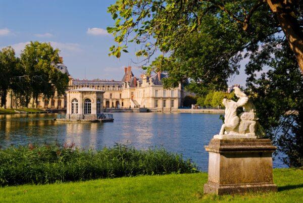 Since the reign of King Henry IV, in the late 16th century, carp have been in the pond at the Château de Fontainebleau. (Dalloyau)