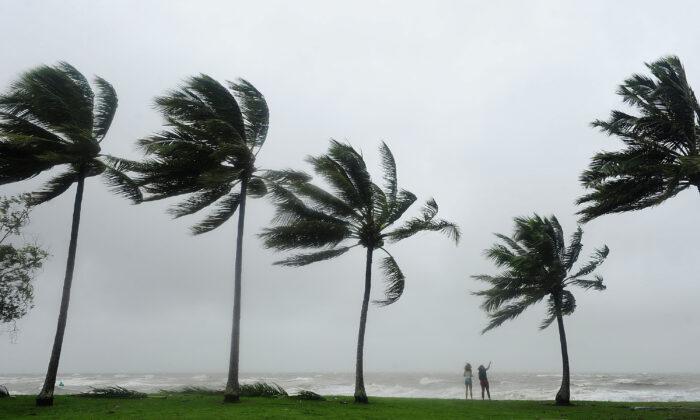 Cyclone Builds in Strength as It Zeros in Toward Queensland Coast