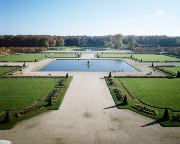 Louis XIV commissioned landscape architect André Le Nôtre and architect Louis Le Vau to create the Château de Fontainebleau's Grand Parterre. The elegant formal gardens were created between 1660 and 1664 and cover around 34 acres. (RMN Grand Palais)