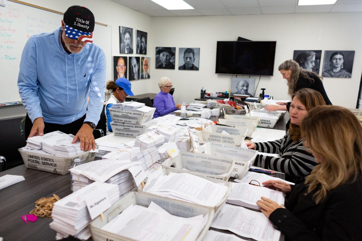 Volunteers sort recall mail to oust California Gov. Gavin Newsom, at Capital Campaigns Inc. in Newport Beach, Calif., on Jan 4, 2021. (John Fredricks/The Epoch Times)