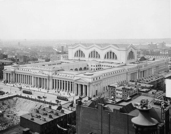 People prefer classic architecture. Pennsylvania Station, between 1910 and ’20, as seen from the northeast. U.S. Library of Congress's Prints and Photographs division. (Public Domain)