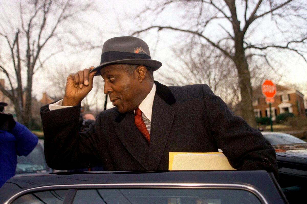 Vernon Jordan leaves his home in Washington, on Jan. 27, 1998. (Khue Bui/AP Photo)