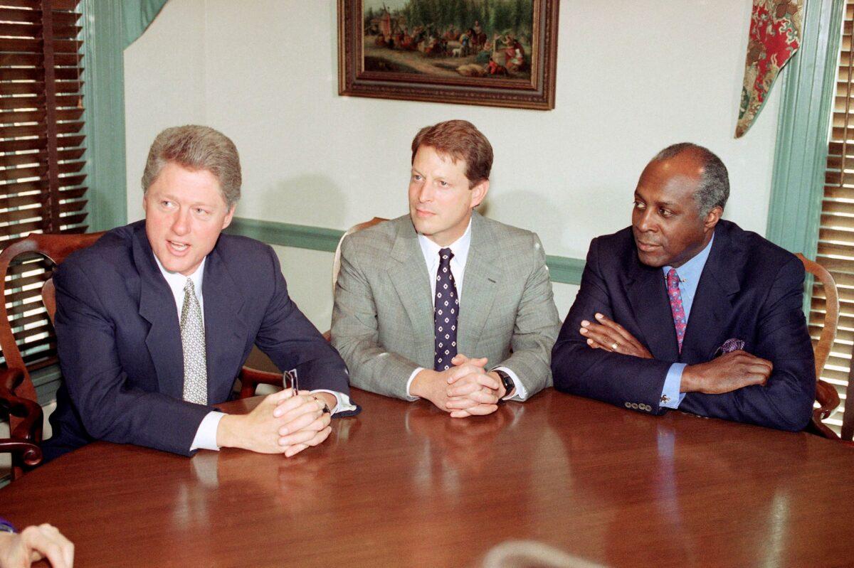 President-Elect Bill Clinton (L) meets with Vice President-elect Al Gore (C) and Vernon Jordan at the Governor's Mansion in Little Rock, Ark., on Nov. 18, 1993. (Greg Gibson/AP Photo)