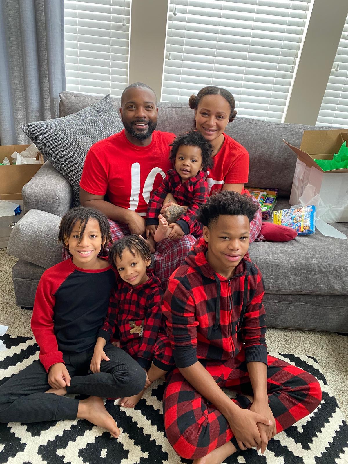 Gloria and her husband Derric McIntosh and their kids. (Courtesy of <a href="https://www.instagram.com/Gloriaugly/">Gloria McIntosh</a>)