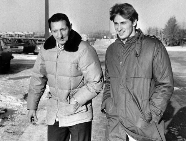 Walter Gretzky and his son Wayne are shown in a 1984 file photo. (The Canadian Press via AP)