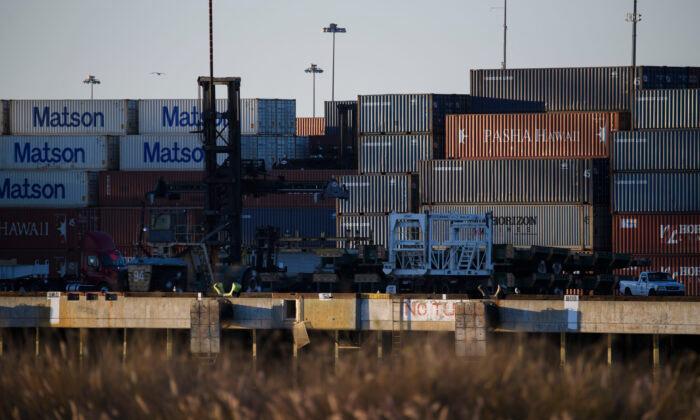US Trade Deficit Grew 1.9 Percent in January on Record Goods Imports