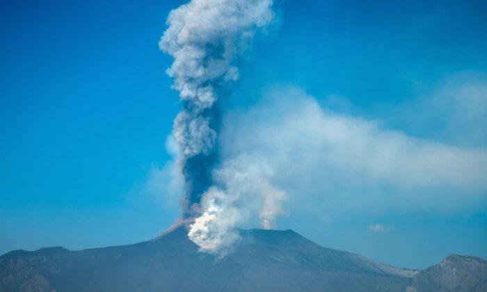 Etna Keeps up Its Spectacular Explosions; Ash Rains on Towns