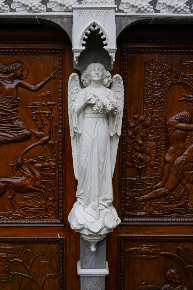The carvings and sculptures all glorify God. (ChrisVidal/Shutterstock.com)