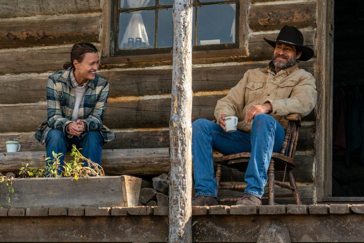 Edee Mathis (Robin Wright) and Miguel (Demián Bichir) enjoy coffee and some FM-lite songs together, in "Land." (Focus Features)